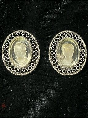 Whiting & Davis Silver Filigree Intaglio Glass Cameo Clip On Earrings 1” 1811
